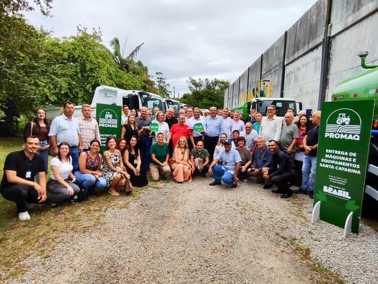 Infraestrutura no Agronegócio: Mapa Destina R$ 5 Milhões em Máquinas para Santa Catarina Infraestrutura no Agronegócio: Mapa Destina R$ 5 Milhões em Máquinas para Santa Catarina