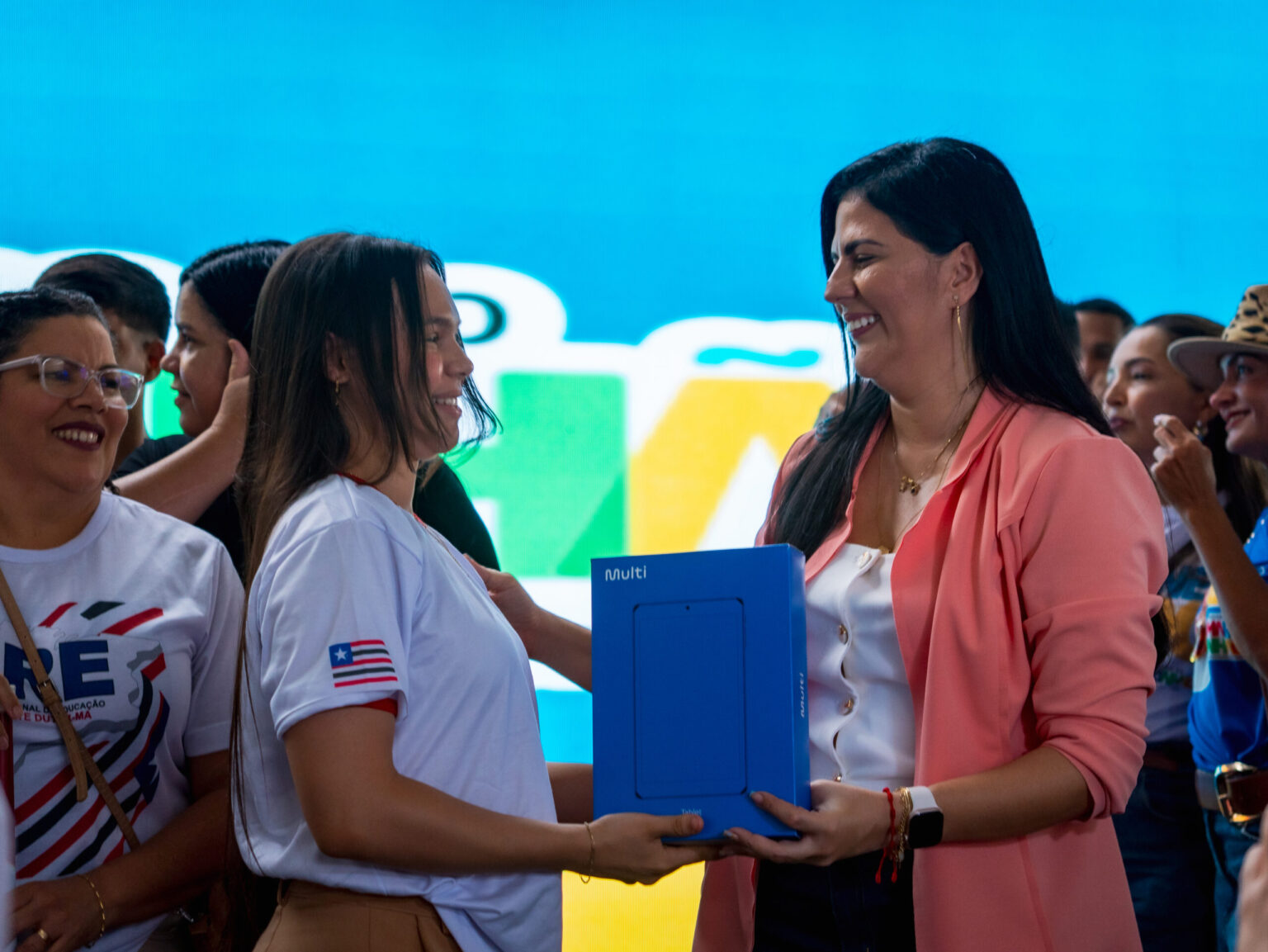 Mais de 20 mil tablets entregues em 24 horas no Maranhão: uma revolução na educação