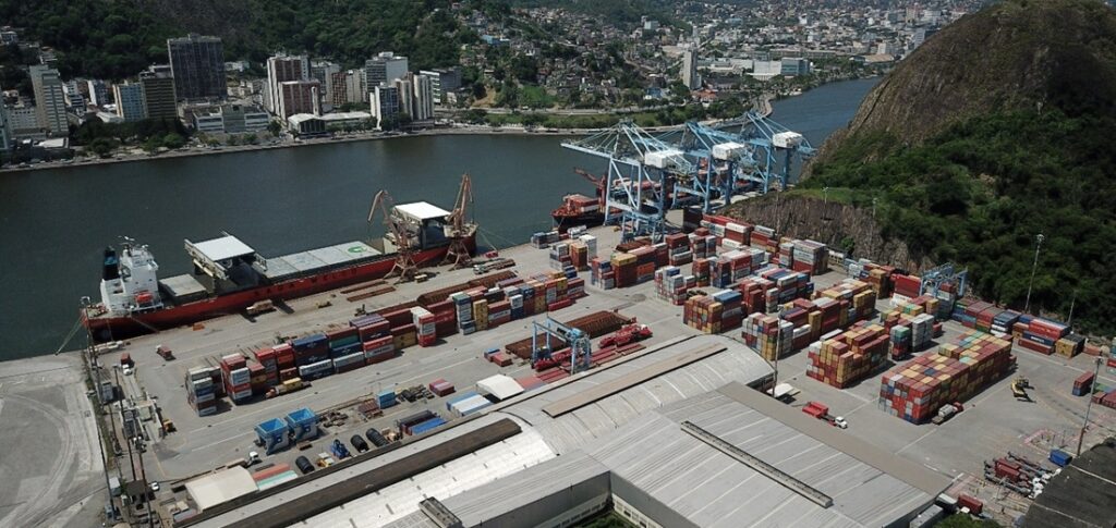 Porto de Vila Velha (ES) se destaca na rota dos supernavios