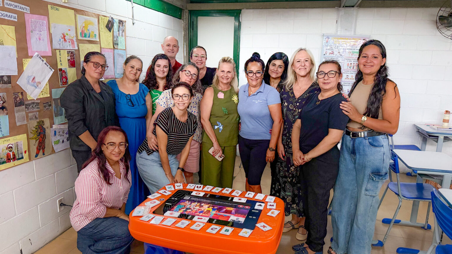 Tecnologia e Inclusão: Avaliação de Mesa Interativa para Educação Especial em Tubarão