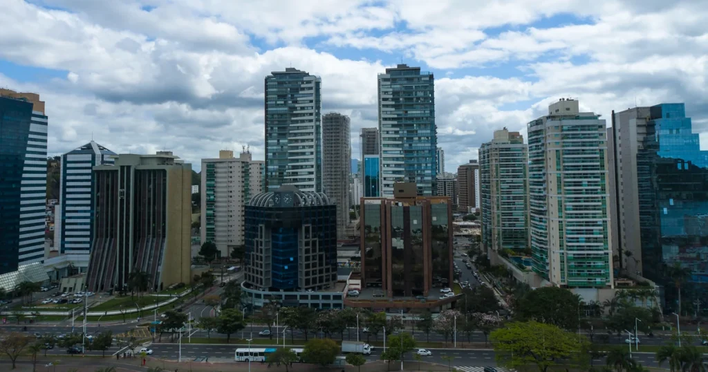 Trânsito na Enseada do Suá: um desafio persistente na economia capixaba