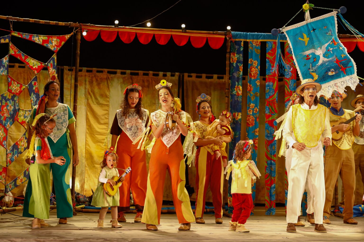 Carroça de Mamulengos: Quase 50 Anos Levando Tradição e Cultura ao Festival de Curitiba