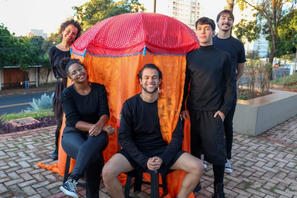 Contação de Estórias no Mirante do Conquista: Um Encontro de Vínculo e Afeto