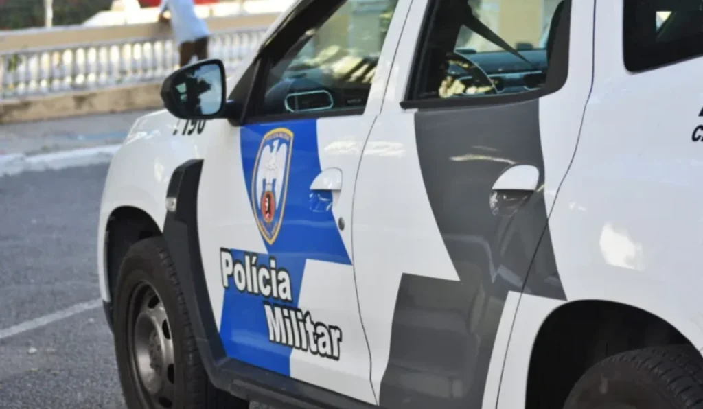 Homem Recém-Libertado Ataca Viatura da PM em Vila Velha