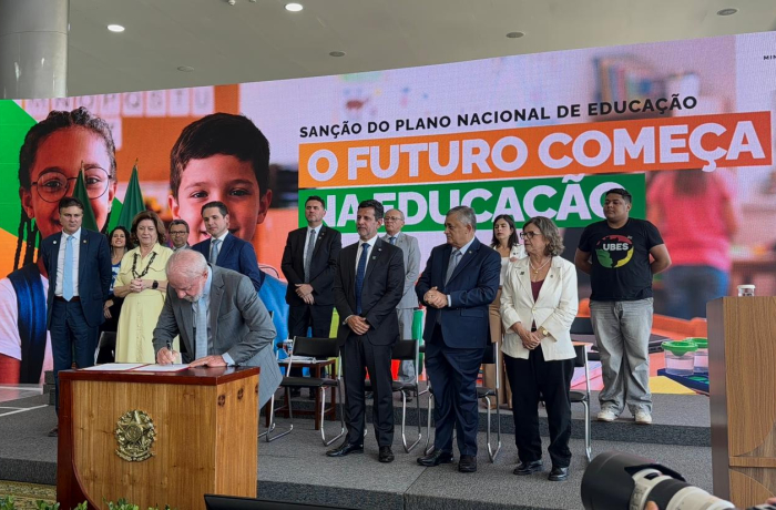 Lula Sanciona Novo PNE: Um Marco no Investimento em Educação Pública Lula Sanciona Novo PNE: Um Marco no Investimento em Educação Pública