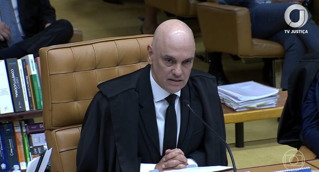 Moraes Concede Prisão Domiciliar a 'Fátima de Tubarão', Envolvida nos Eventos de 8 de Janeiro