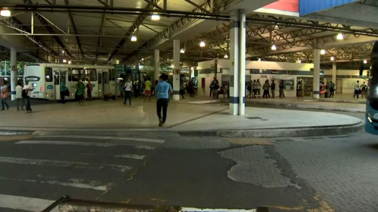 Mulher é Detida por Abandonar Bebê em Buraco em Vila Velha