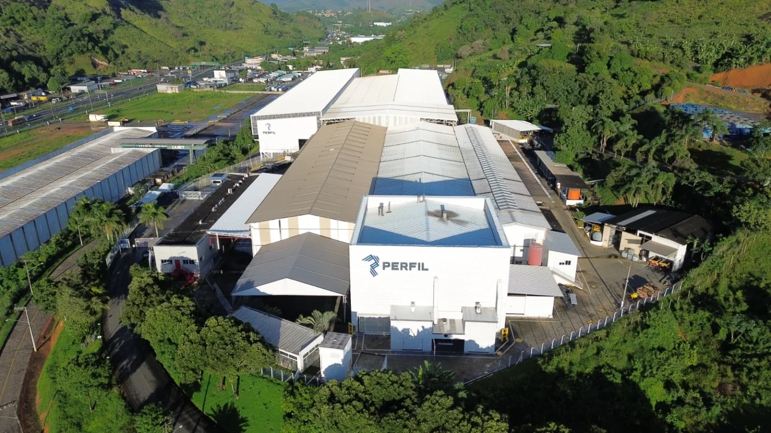 Perfil Alumínio Preve Crescimento de 25% na Produção em 2025, Mesmo com Alta de Preços