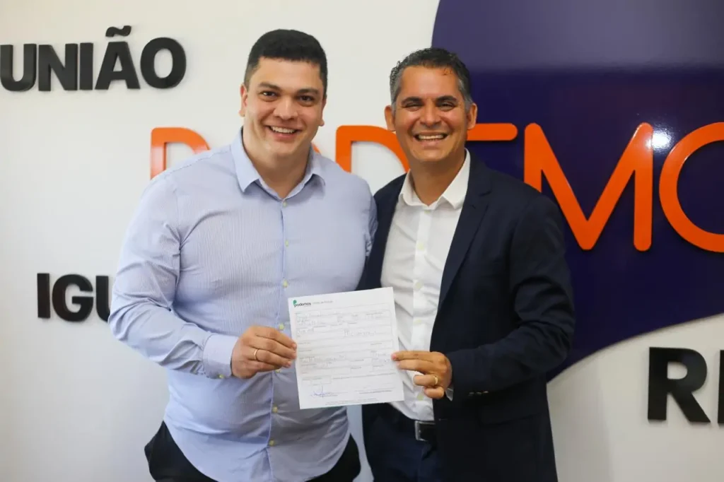 Podemos Anuncia Filiações de Renzo Mendes e Marcel Carone para Candidatura à Câmara Federal