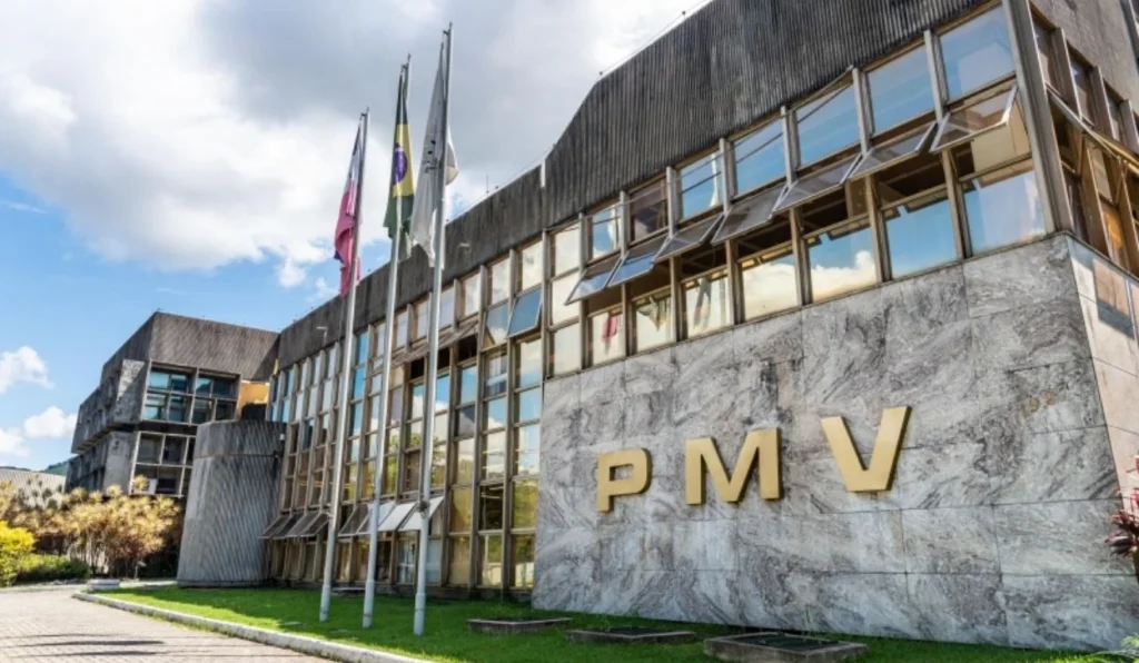 Prefeitura Refuta Diálogo com Governador e Critica Obras Irregulares em Vitória