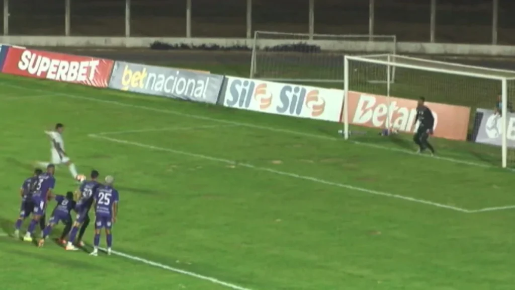 Rio Branco supera gramado adverso e pênalti perdido, garantindo vaga na Copa Verde