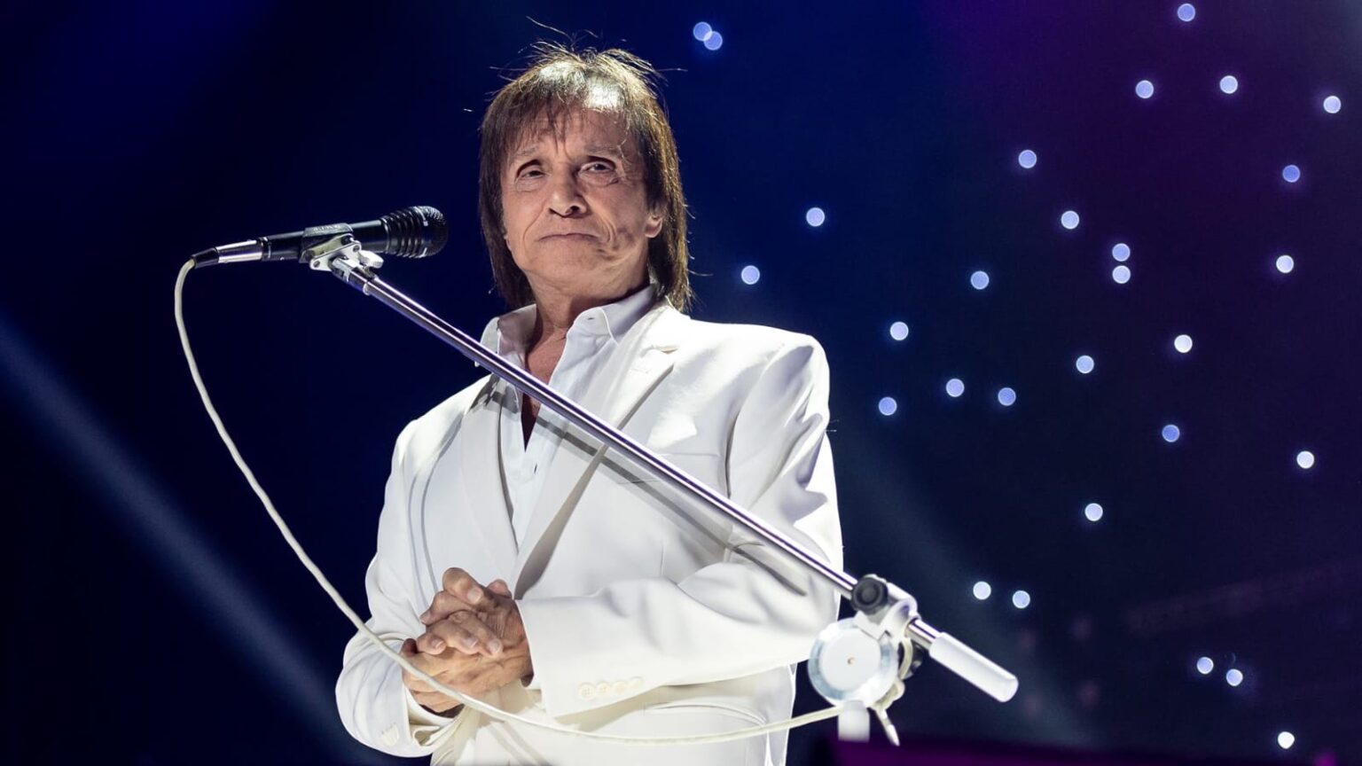 Roberto Carlos se emociona ao relembrar 'Meu Pequeno Cachoeiro' em show que celebrou seus 85 anos