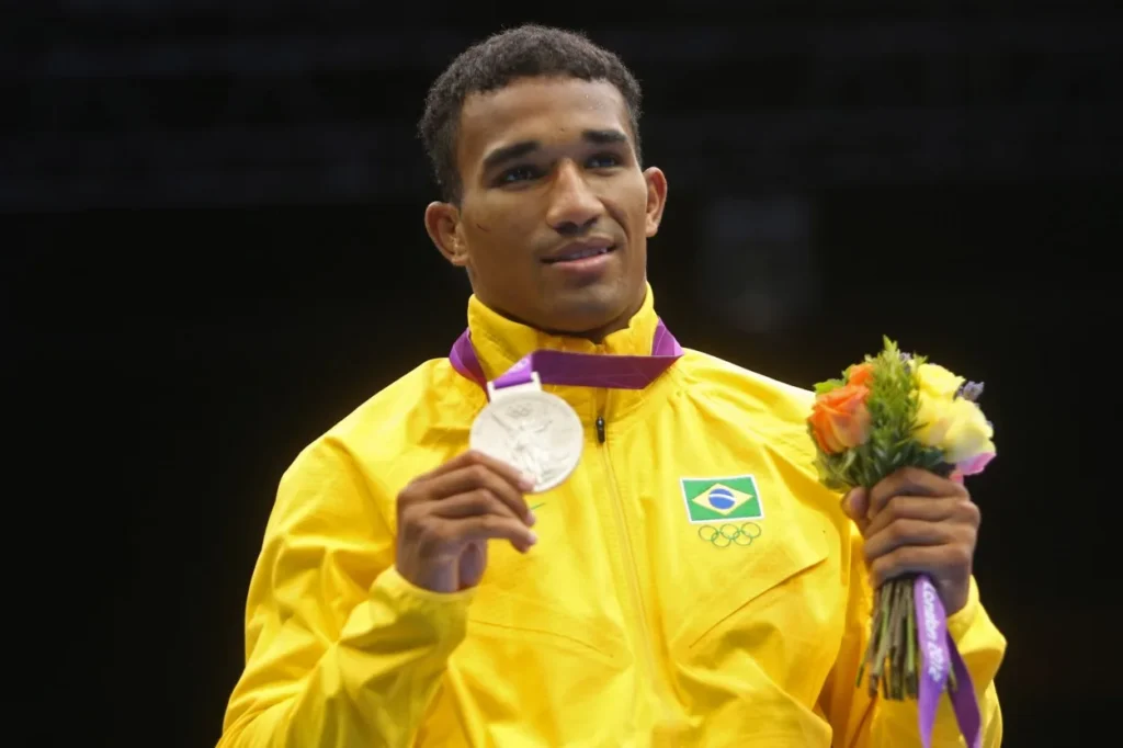 Vice-Campeão Olímpico Esquiva Falcão Vende Medalha das Olimpíadas de Londres-2012