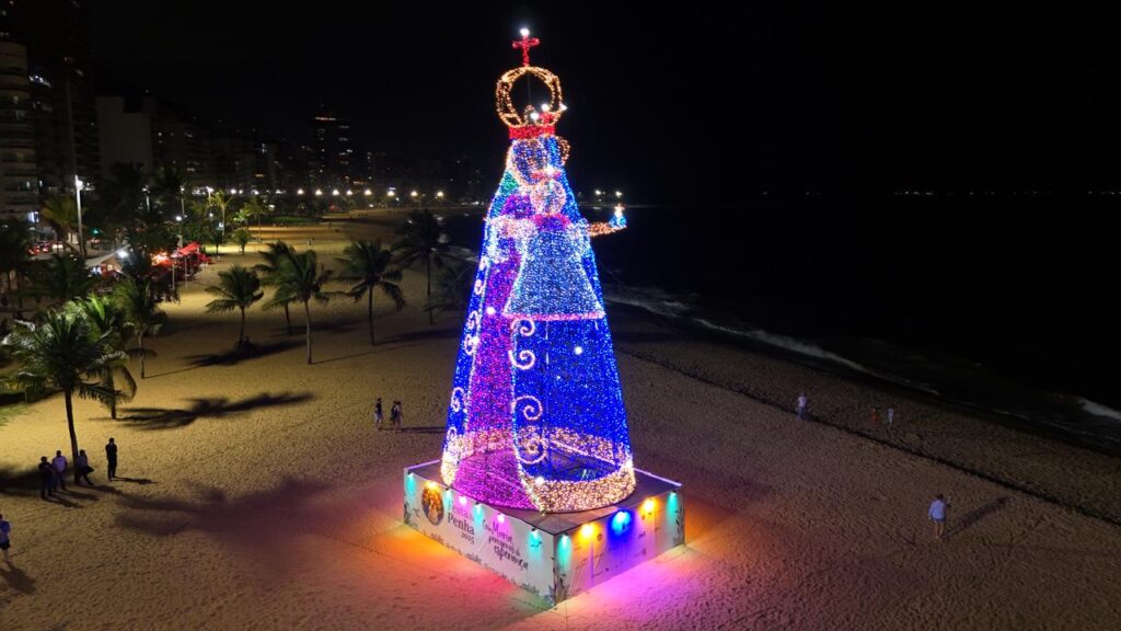 Vila Velha Ilumina Imagem de 18m de Nossa Senhora da Penha; Confira a Programação Completa