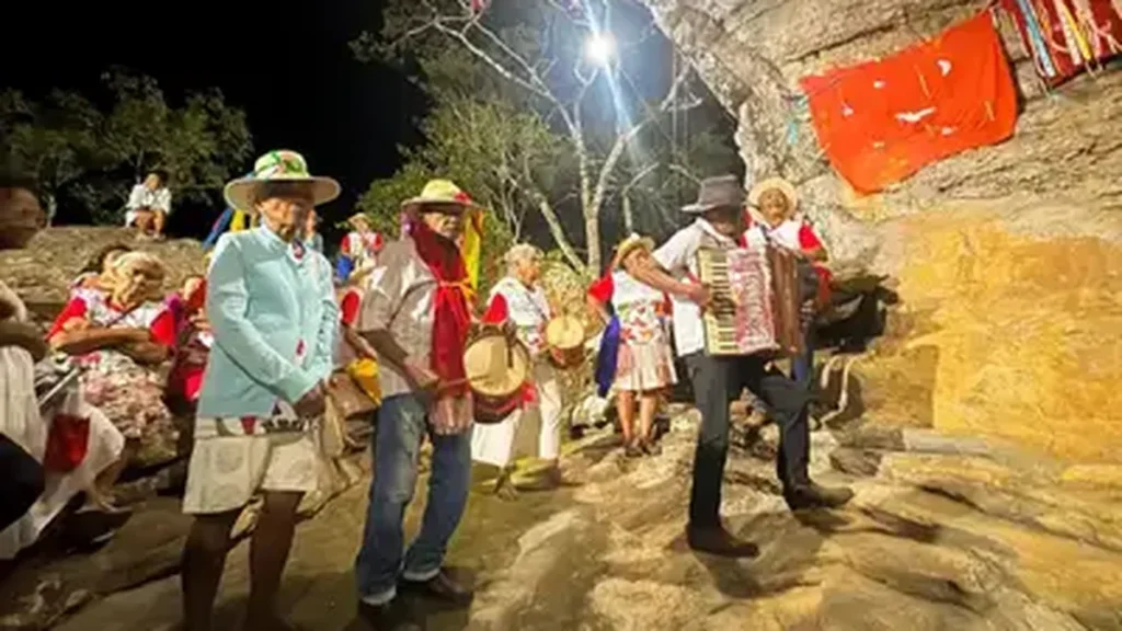 Festejo do Divino Espírito Santo na Serra das Andorinhas reúne fé, cultura e cuidado ambiental