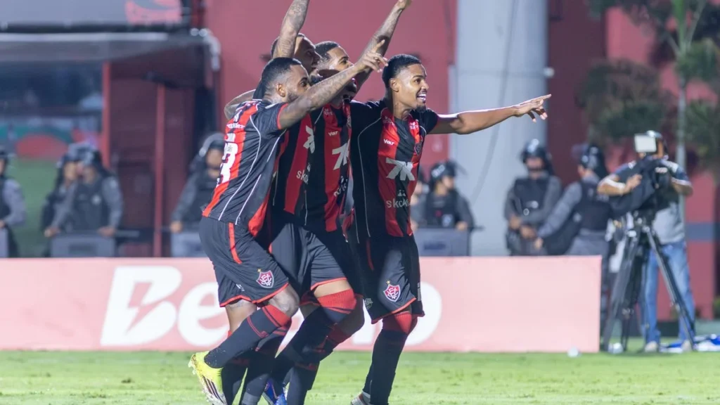 Vitória elimina Flamengo e avança na Copa do Brasil Vitória elimina Flamengo e avança na Copa do Brasil