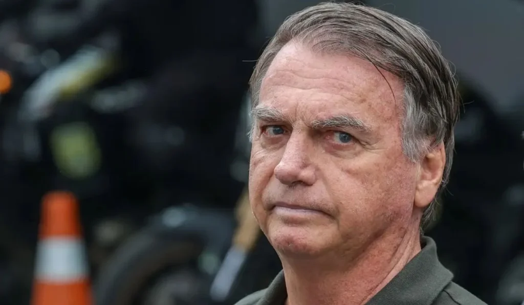 Cirurgia de Jair Bolsonaro no Ombro Transcorre Sem Complicações