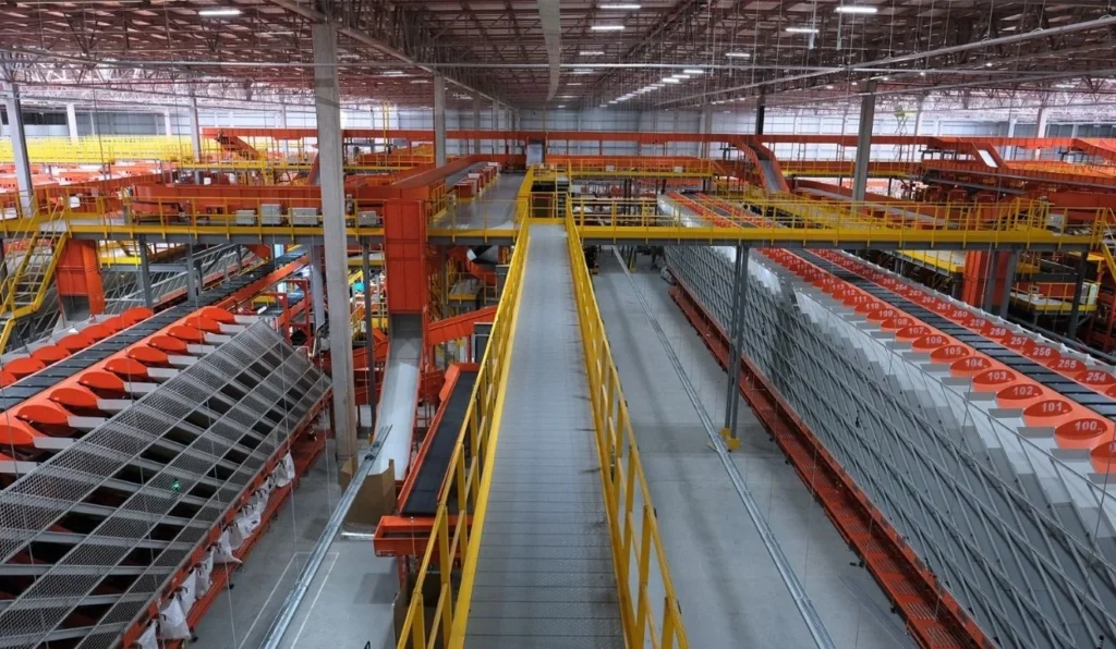 Shopee inaugura centro de distribuição no ES e gera 300 novos empregos