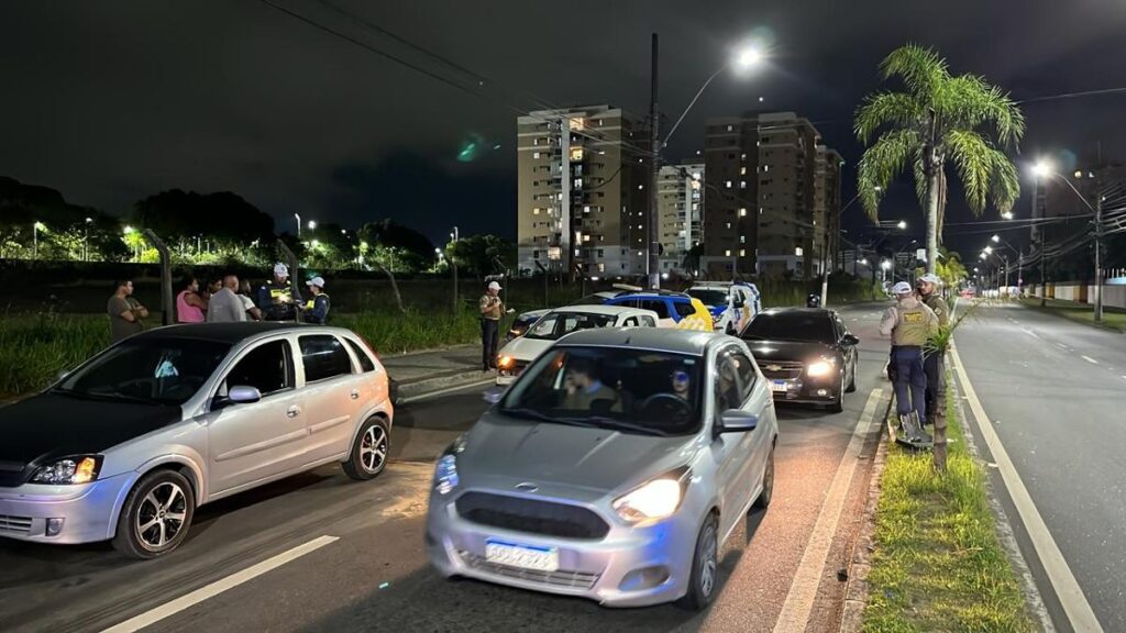 Tragédia na Serra: Motociclista é Vítima Fatal de Acidente Envolvendo Dois Carros