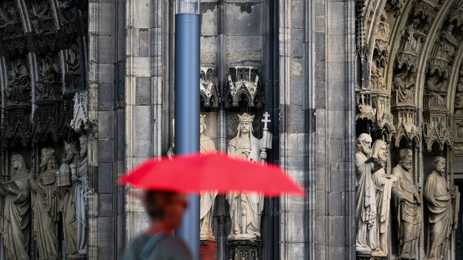 Onda de Calor Extrema Avança pelo Leste da Europa com Novos Recordes na Hungria
