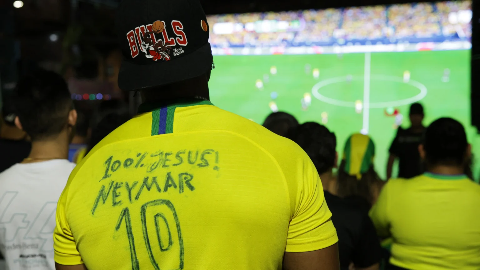 Copa do Mundo impulsiona faturamento de bares em até 90% durante jogos do Brasil