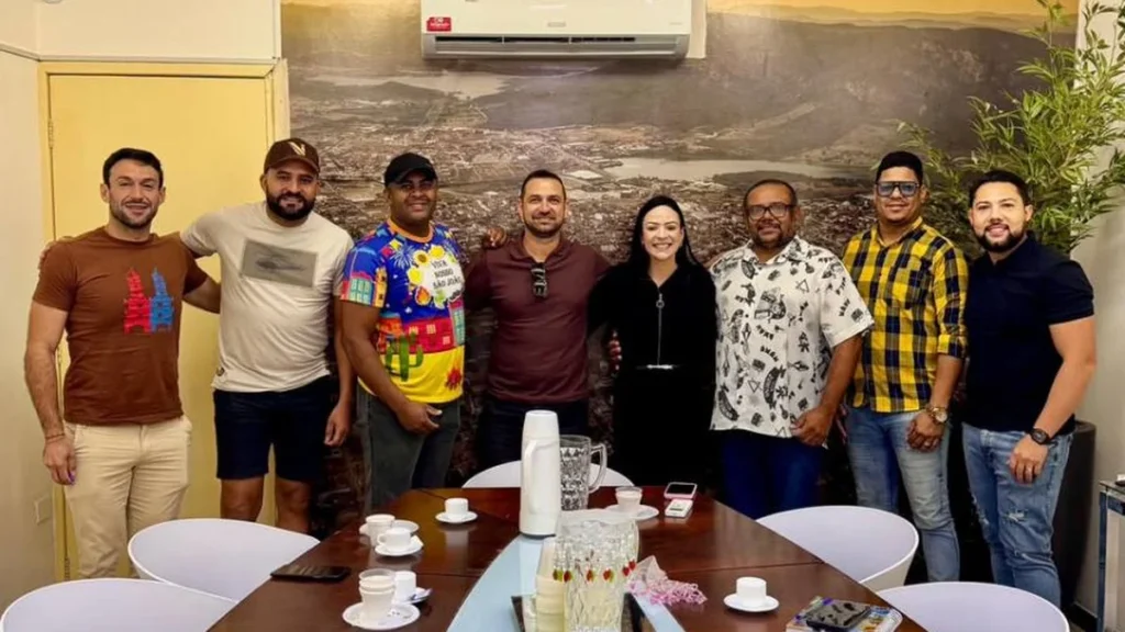 Prefeito de Carnaíba inaugura Parque Aquático e reforça avanços na educação municipal em 2024
