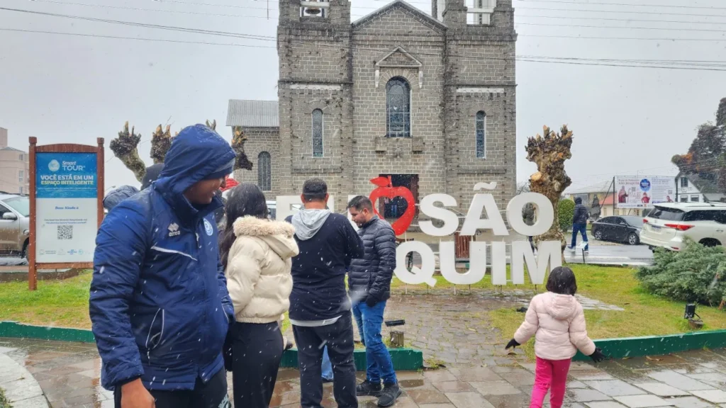 Serra Catarinense impulsiona economia com turismo de inverno e bate recordes em 2026 Serra Catarinense impulsiona economia com turismo de inverno e bate recordes em 2026