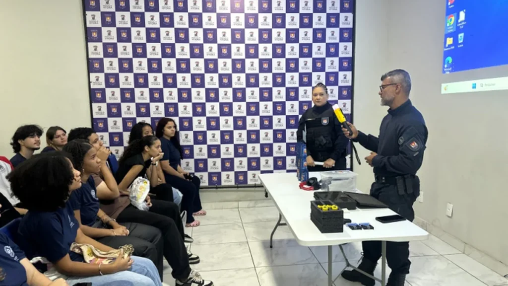 Descubra como estudantes do Ensino Médio exploraram a tecnologia da Guarda Municipal de Vitória