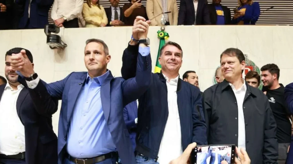 Federação União-PP de SP oficializa apoio a Flávio Bolsonaro e lança Derrite ao Senado Federação União-PP de SP oficializa apoio a Flávio Bolsonaro e lança Derrite ao Senado