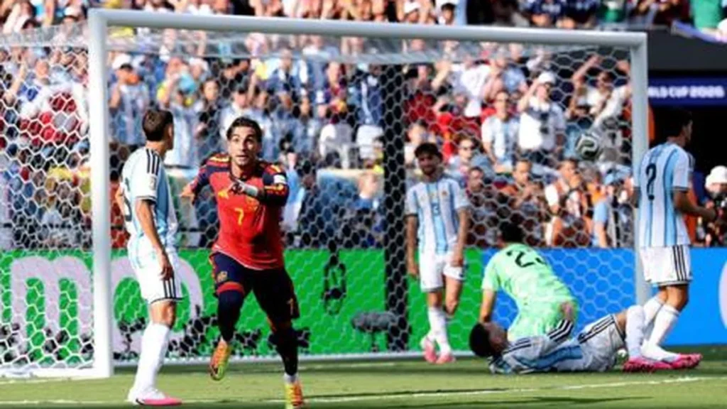 Espanha domina e Argentina sofre com expulsão na final da Copa do Mundo Espanha domina e Argentina sofre com expulsão na final da Copa do Mundo
