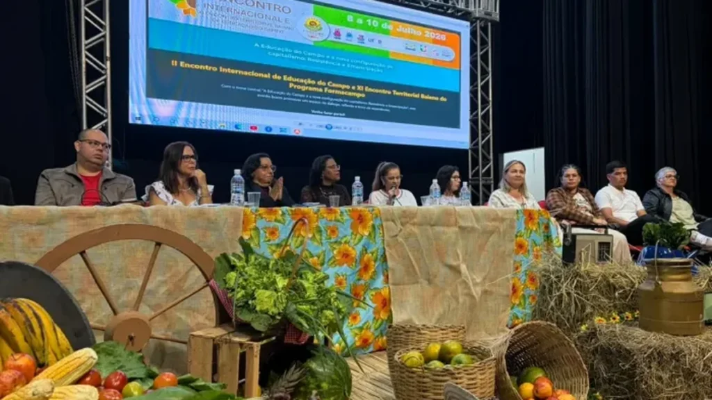 Smed marca presença em encontro internacional sobre educação do campo em Vitória da Conquista