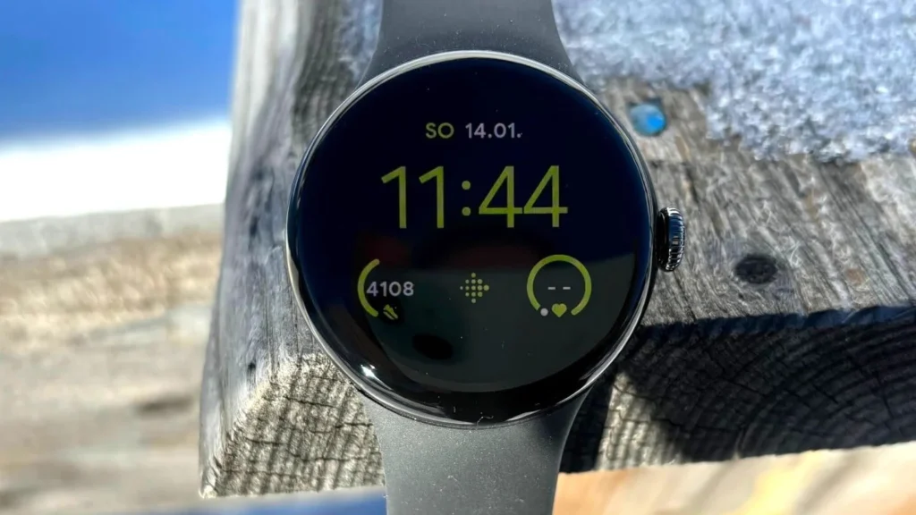 Aplicativo para Wear OS que transforma Pixel Watch em radar de voos em tempo real